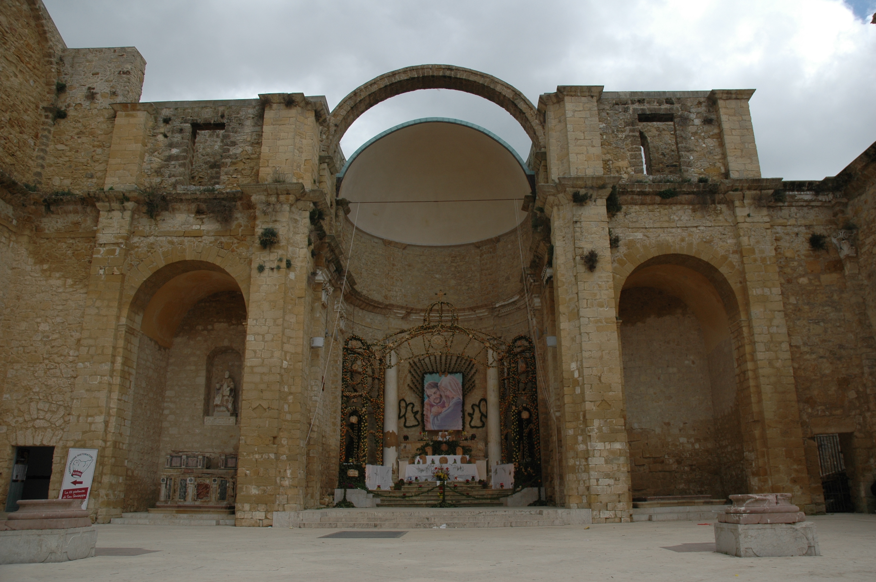 altare piazza Alicia