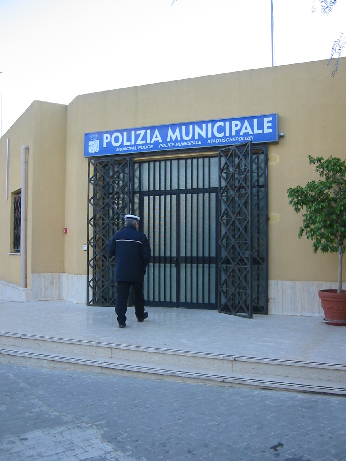 Polizia Municipale: multati due locali del centro storico per occupazione illecita del suolo pubblico