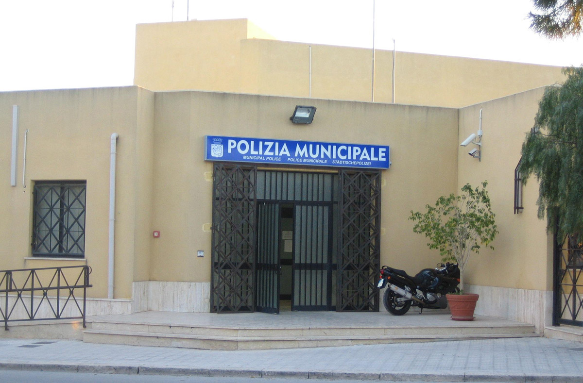 Marsala: lotta al commercio abusivo da parte della Polizia Municipale