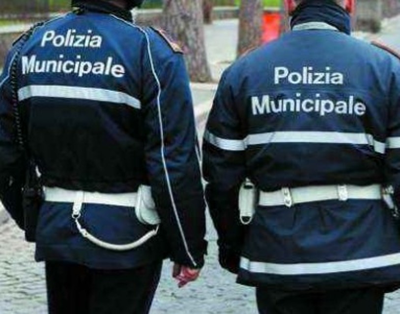 Polizia Municipale: chiusi due chioschi in via Degli Atleti per carenze igienico-sanitarie