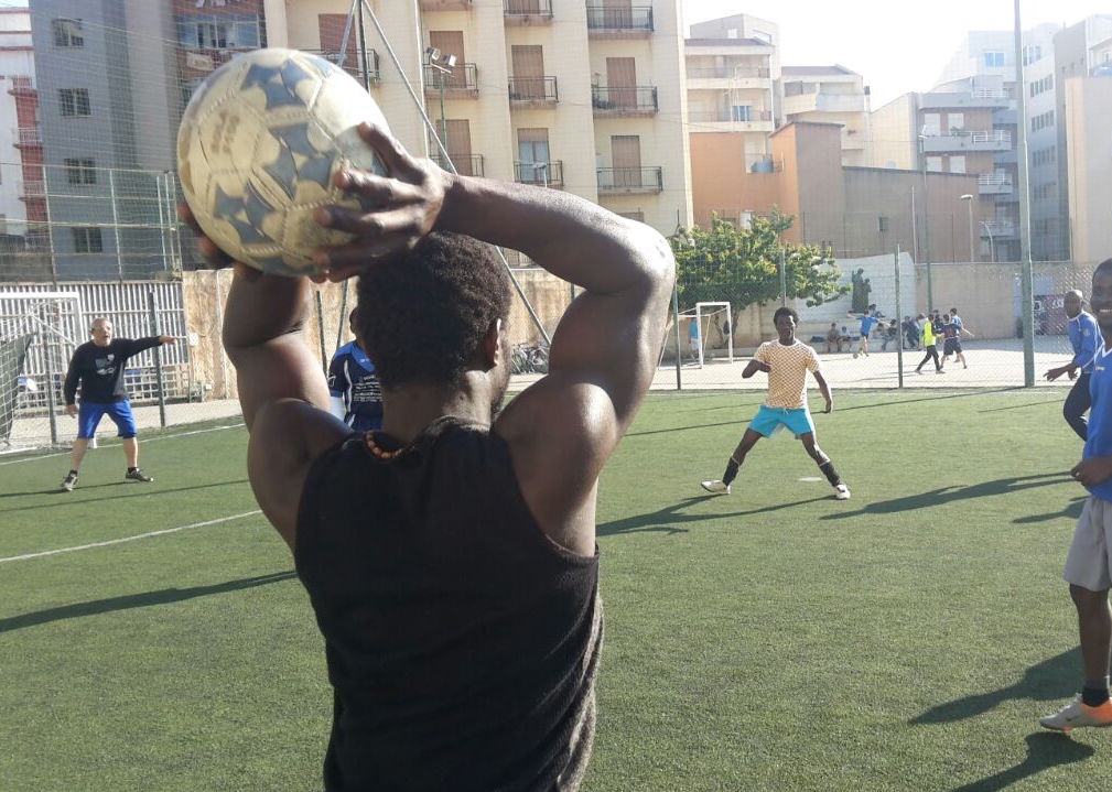 In campo contro il razzismo: un torneo di calcio fra migranti, associazioni e istituzioni locali 
