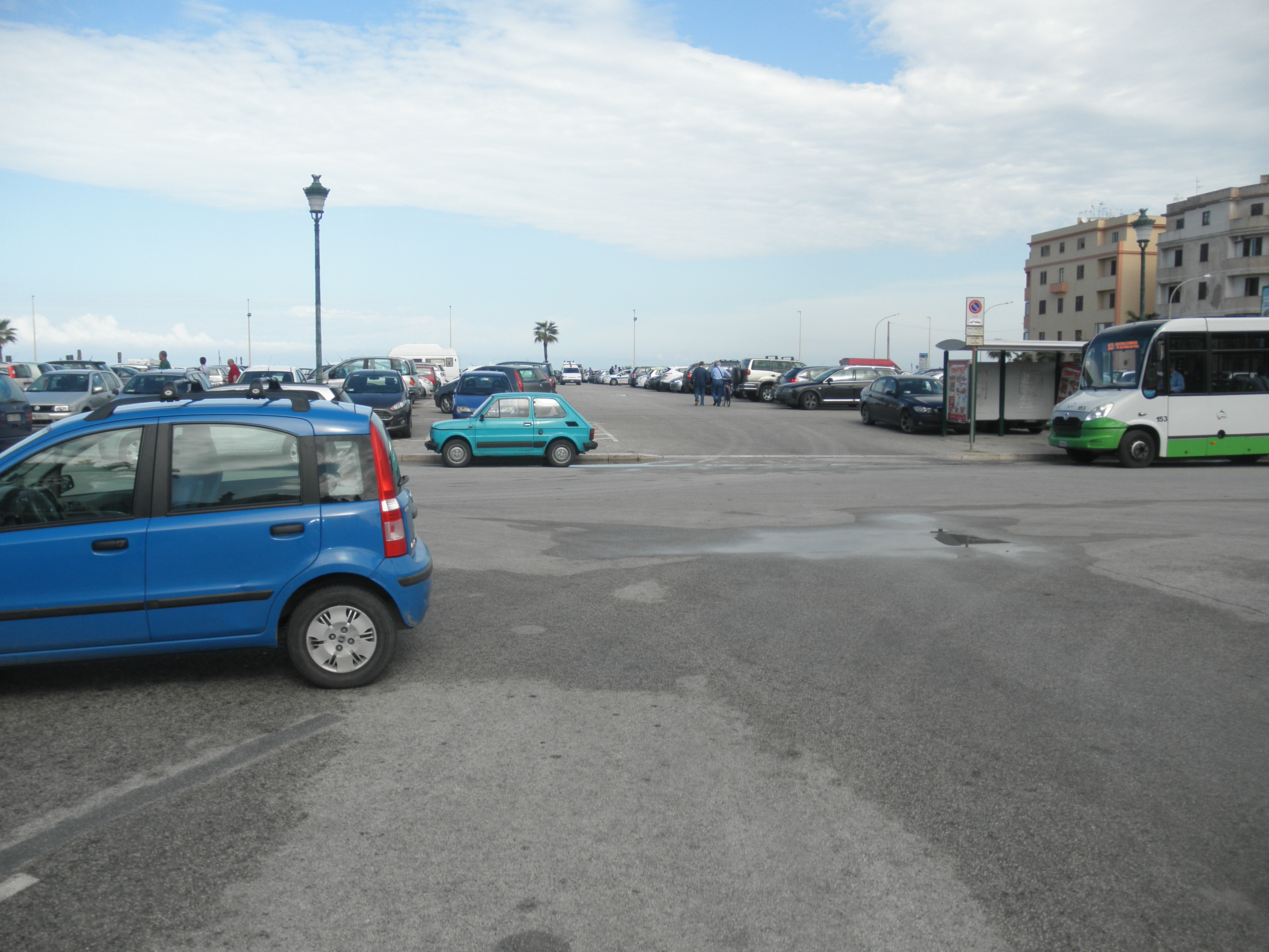 Trapani: per eliminare il fenomeno dei parcheggiatori abusivi sarà transennata la piazza Vittorio Emanuele