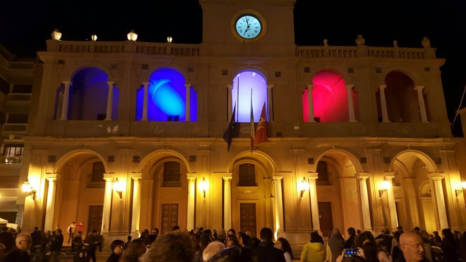 Marsala ha commemorato le vittime degli attentati terroristici di Parigi. Oggi un’iniziativa a Trapani