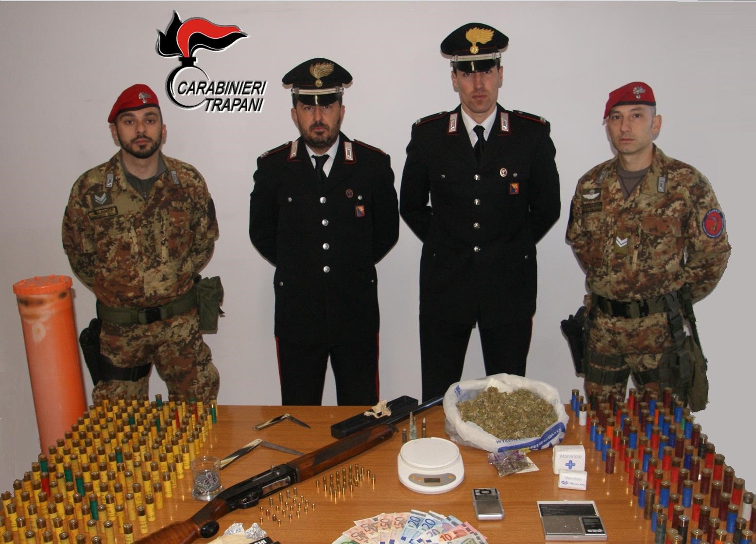 Ricettazione e detenzione di droga e armi: i carabinieri di Trapani arrestano un 37enne