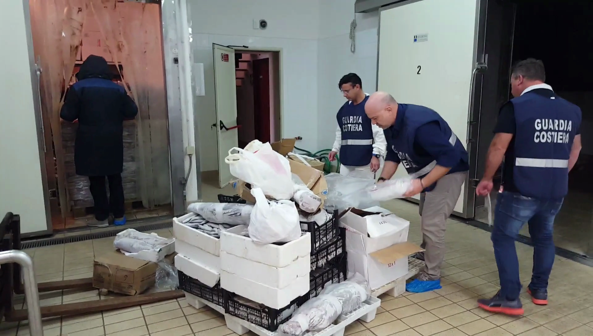 Controlli della Guardia Costiera su prodotti ittici: sequestri e sanzioni a Trapani e Marsala