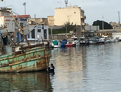 Mazara, via ai lavori nel porto. Falcone: ”Presto la nave per Pantelleria”