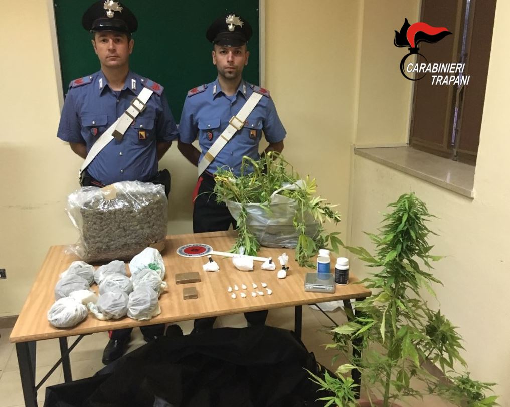 Droga, i carabinieri arrestano un pantesco