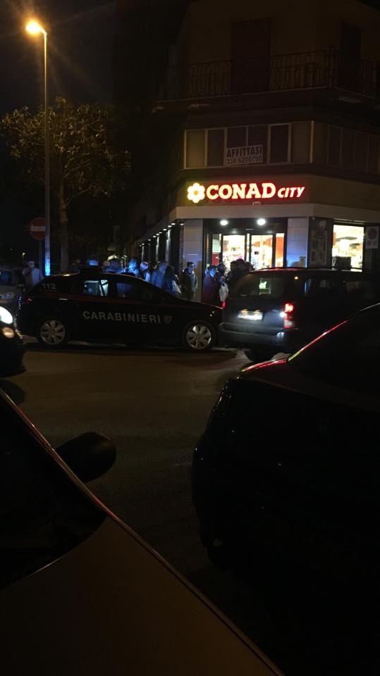 Tentano di rubare alcolici in un supermercato di Marsala, intervengono i carabinieri