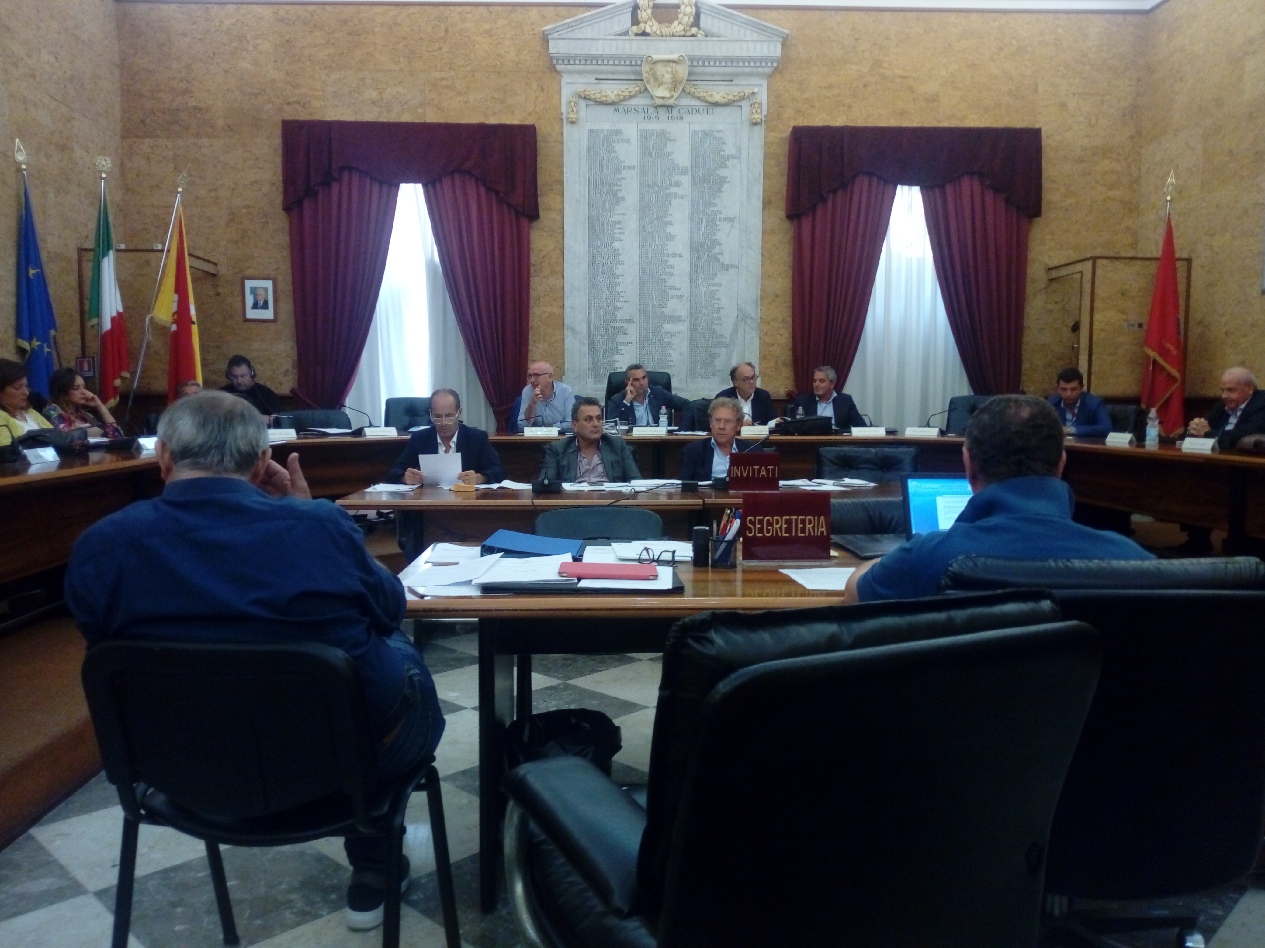 Il Consiglio approva l’assestamento economico del piano finanziario dei rifiuti: Sturiano vota contro