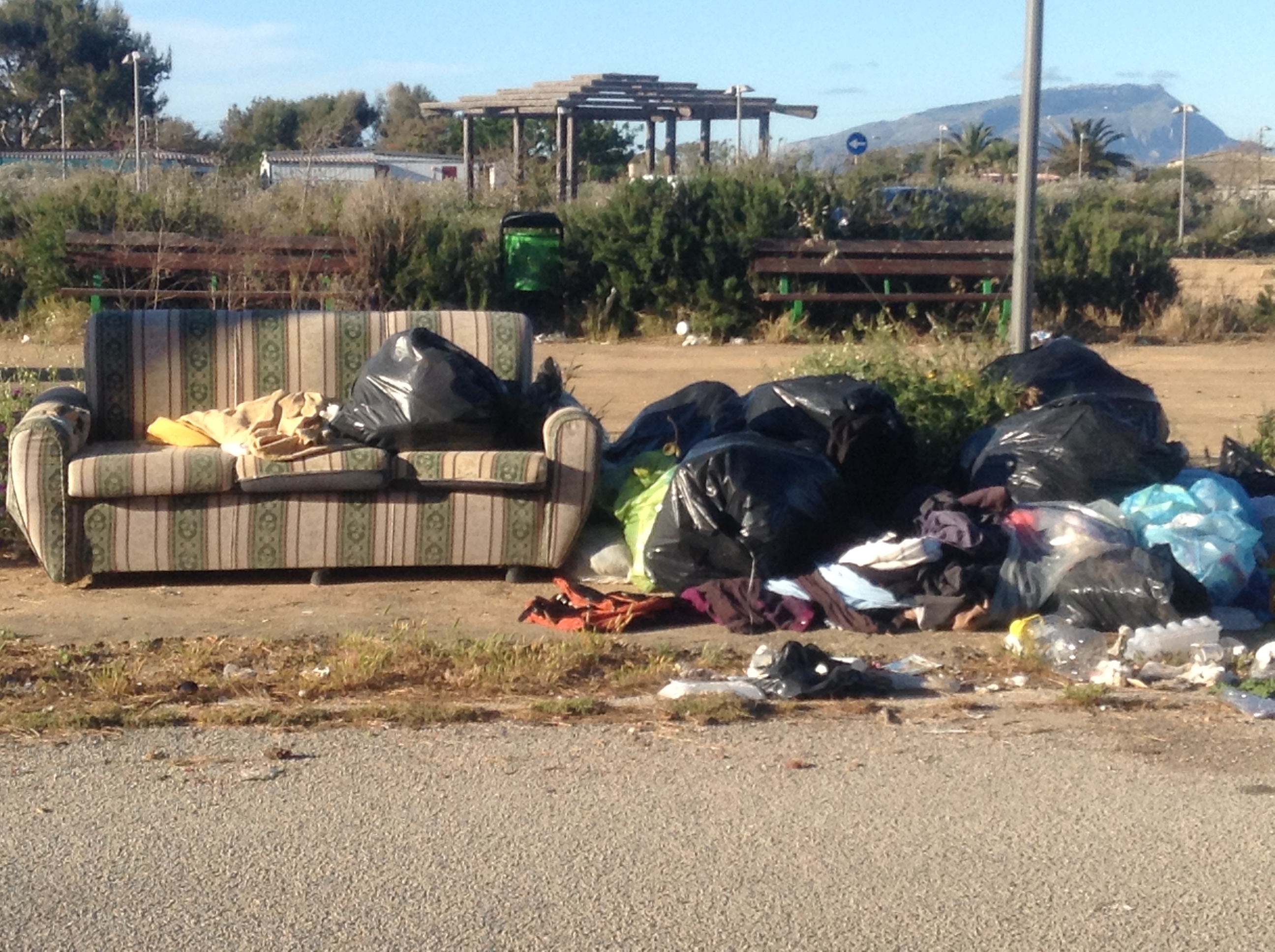 Rifiuti a Marsala, l’abbandono selvaggio è una piaga. Il Comune installerà altre 20 telecamere