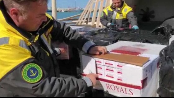 Sequestrate sei tonnellate di sigarette di contrabbando. In manette cinque tunisini