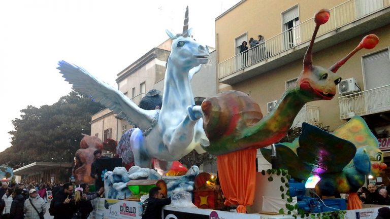 Torna il Carnevale a Marsala con le sfilate di carri e maschere