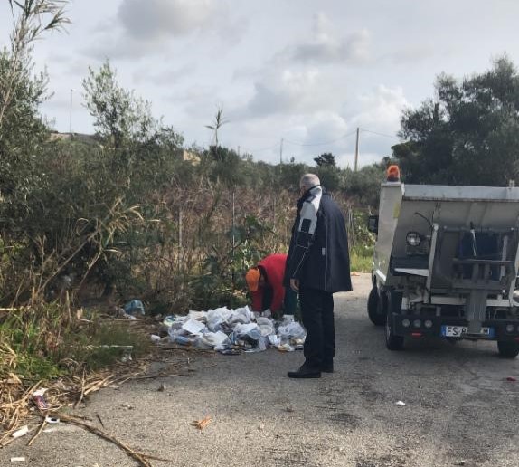 Rifiuti abbandonati ad Erice, la Municipale individua i trasgressori