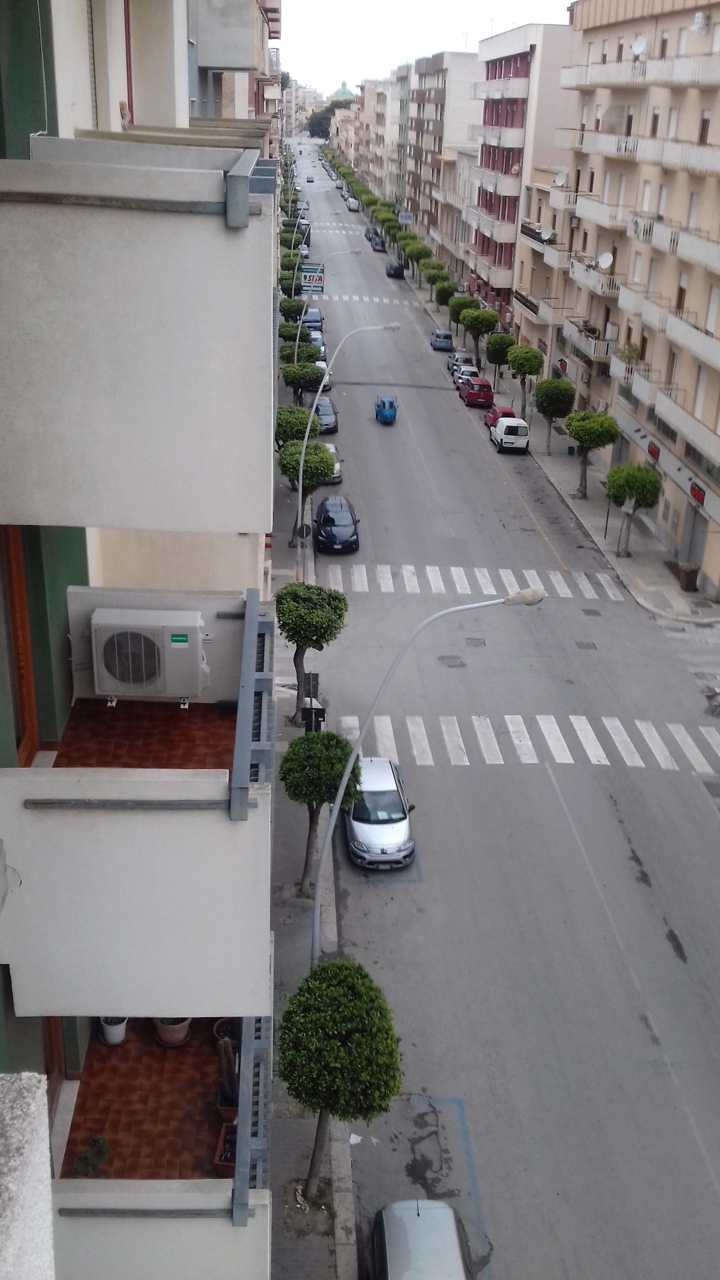 Via Mazzini deserta dall’alto. Un cittadino marsalese: “Continuiamo così”