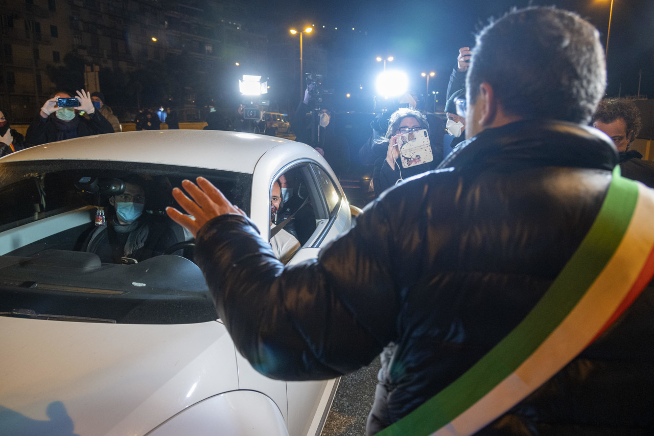 “Né passiu né babbiu”. Droni nei cieli di Messina con la voce del sindaco De Luca – IL VIDEO