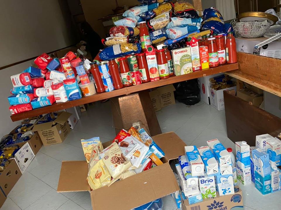 I Picciotti di Strasatti portano ai più bisognosi beni di prima necessità