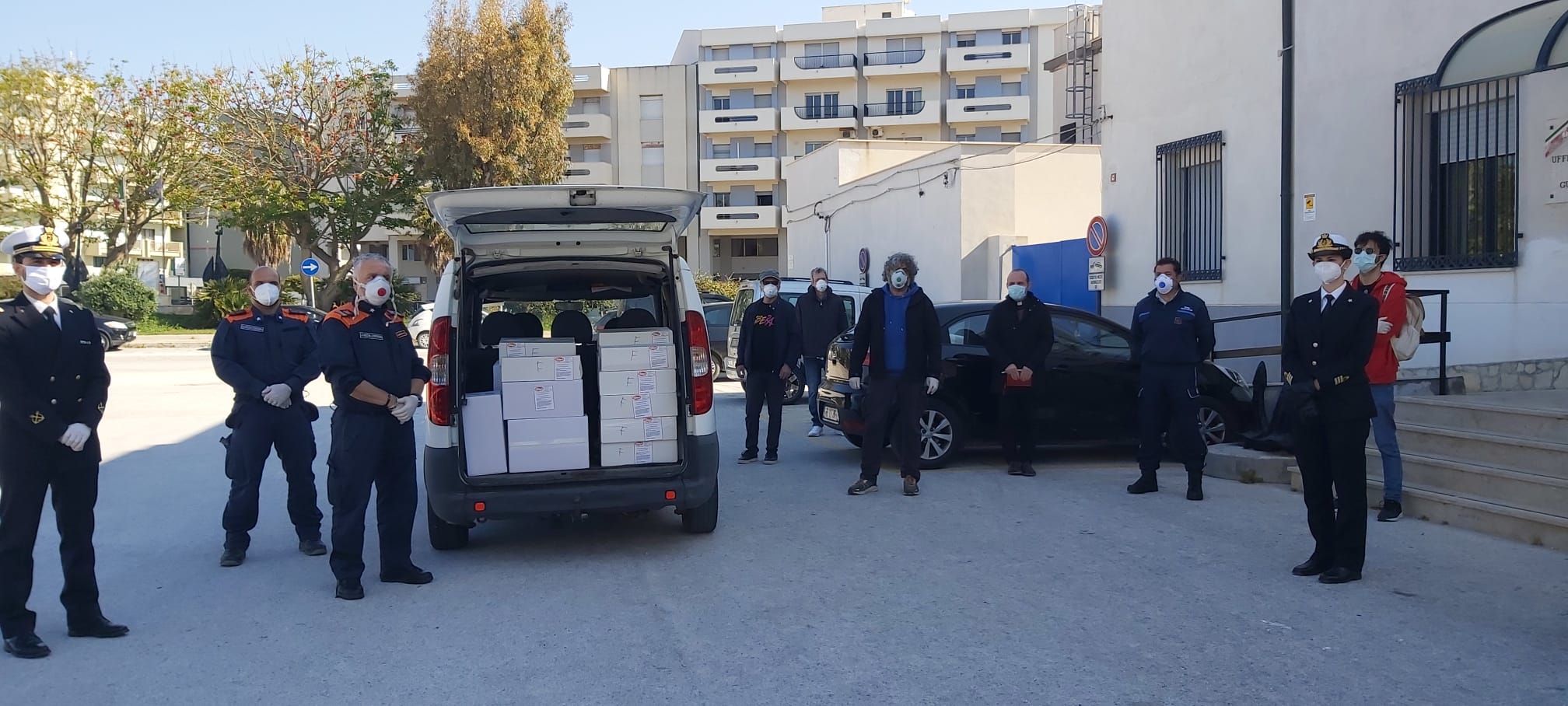 Capitanerie locali, pescatori e attività ittiche donano chili di pesce alle famiglie bisognose