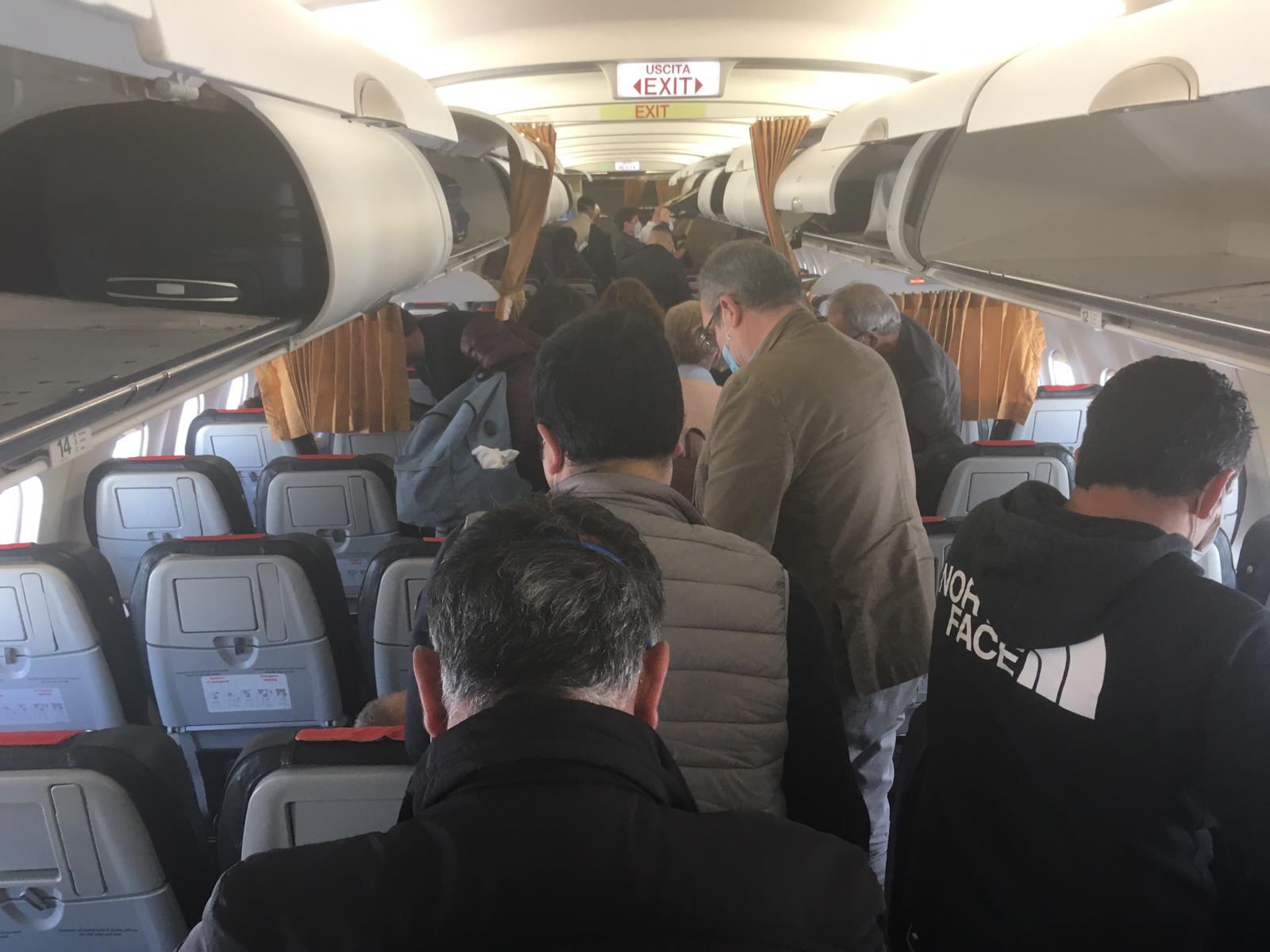 L’eventuale fusione tra Alitalia e Air Italy piace a molti, ma sembra complicata