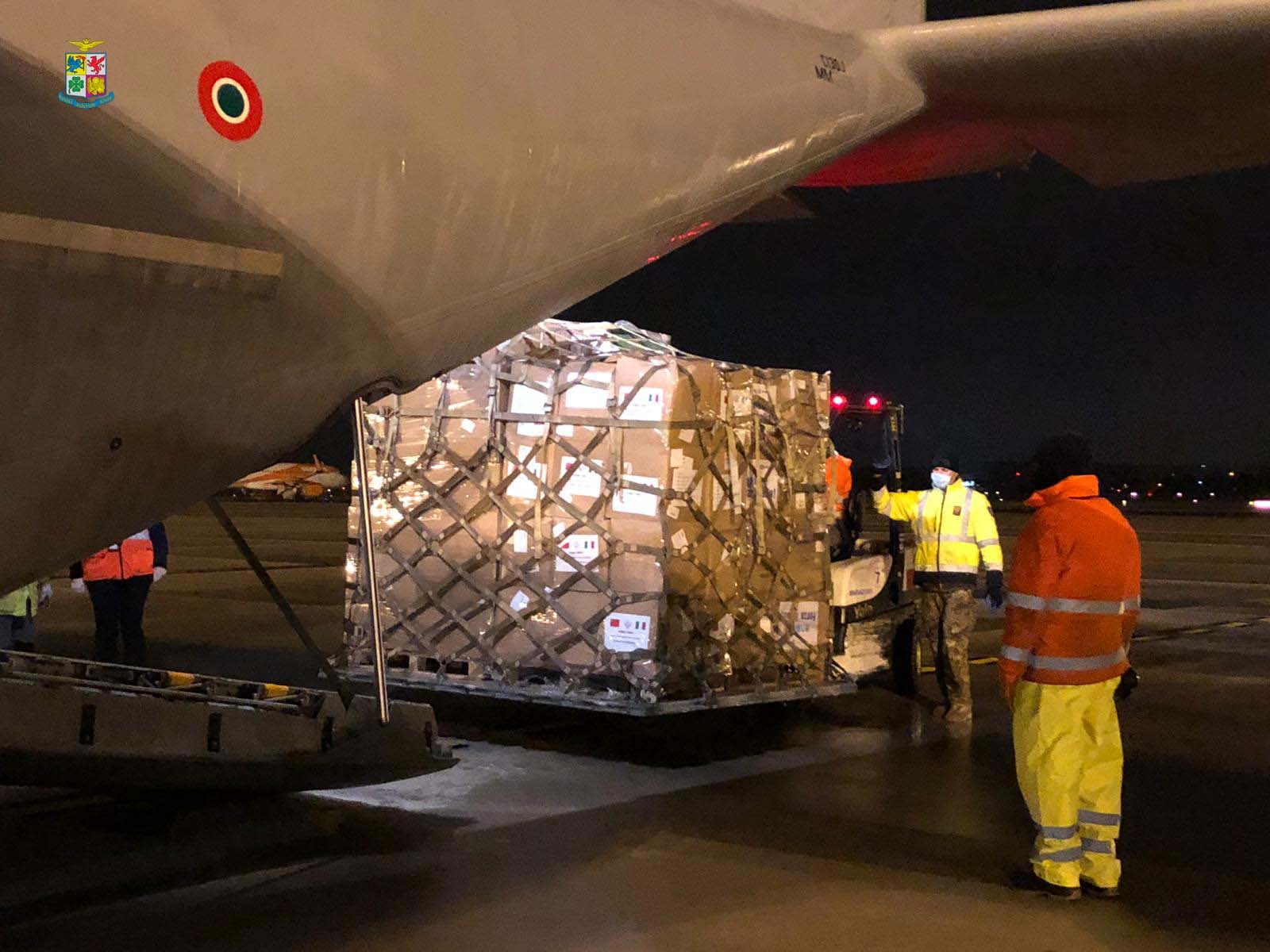 Ventisette tonnellate di materiale sanitario trasportate dall’Aeronautica Militare a Venezia e al Sud