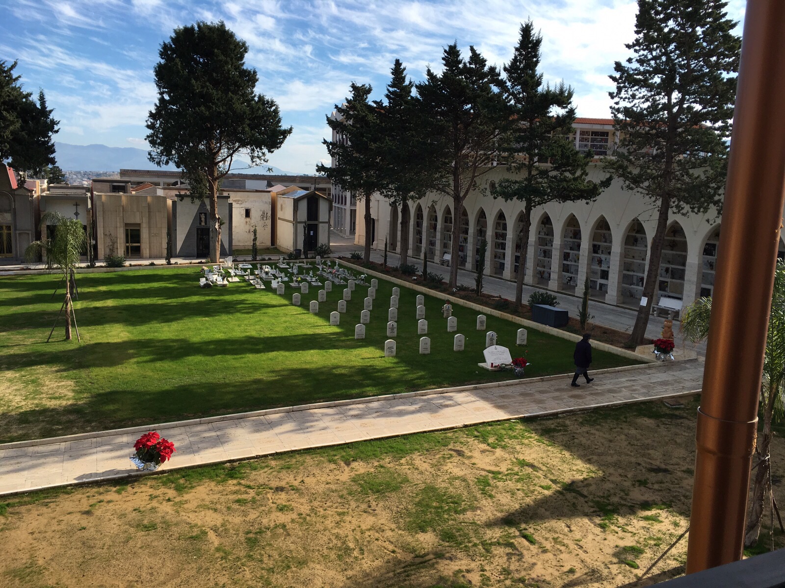 I 24 Comuni della Provincia chiedono apertura cimiteri, ambulatori, parrucchieri, estetisti