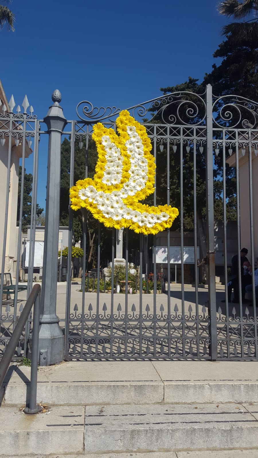 Trapani omaggia i defunti. Prosegue la rete solidale