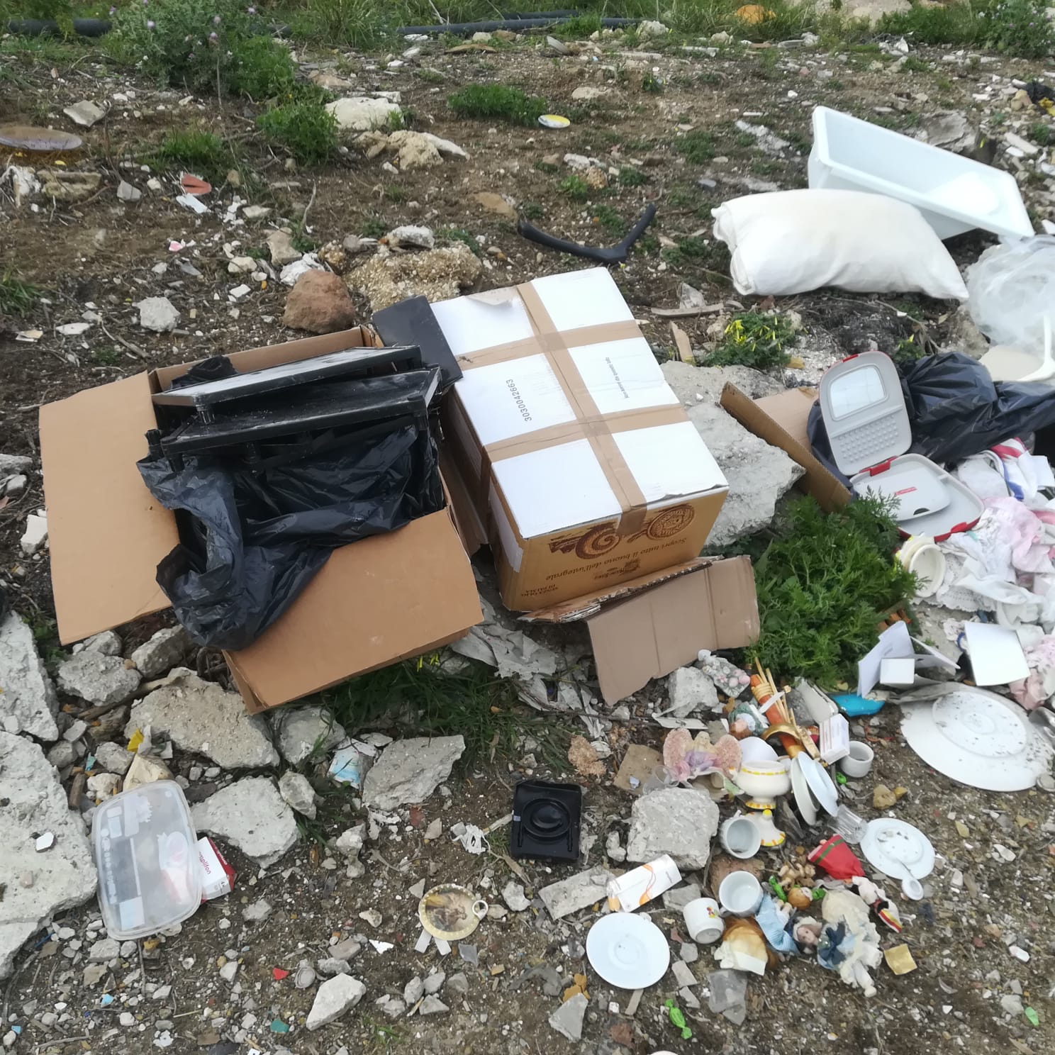 Trapani: abbandono di rifiuti  sul territorio