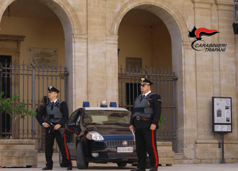 Salemi: prima guida ubriaco poi offende i Carabinieri sui Social, denunciato