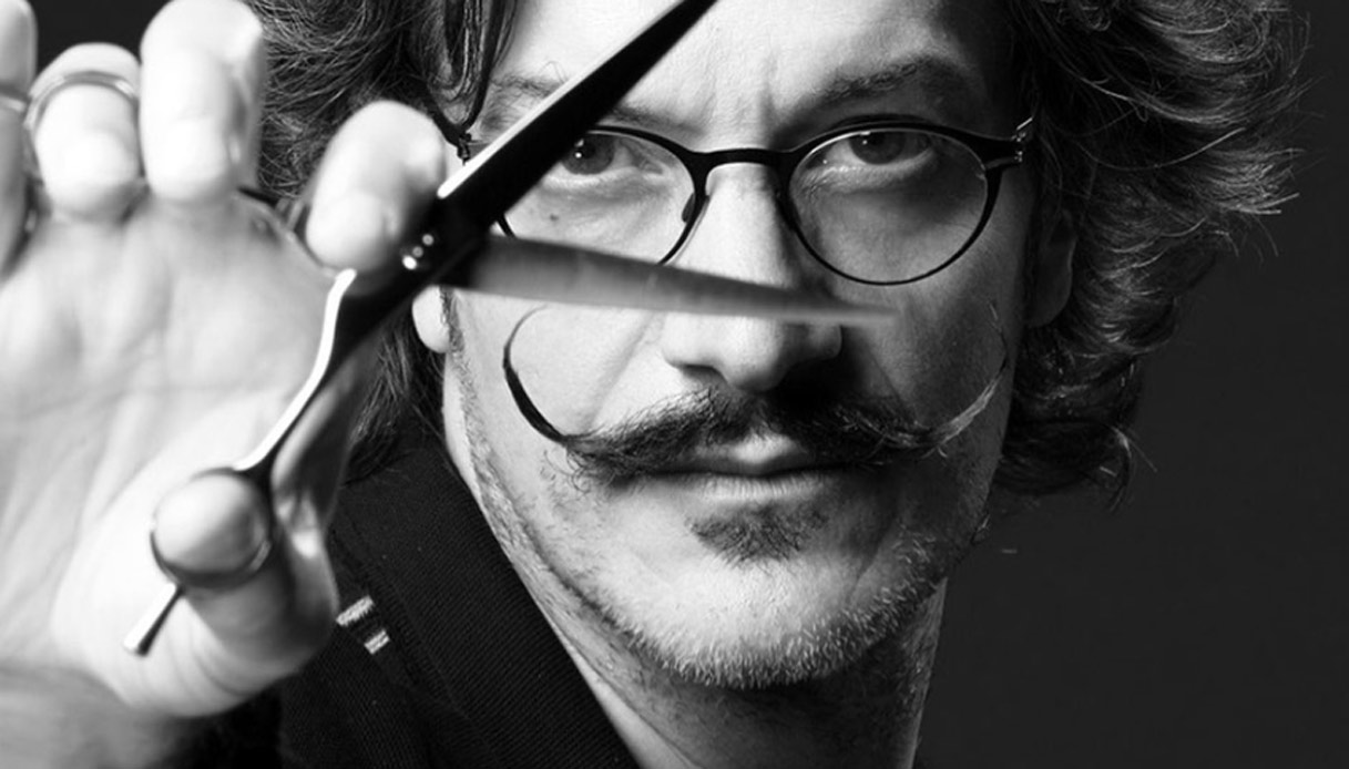 Le video lezioni dell’hair stylist Salvo Filetti. Come tagliarsi i capelli da sole