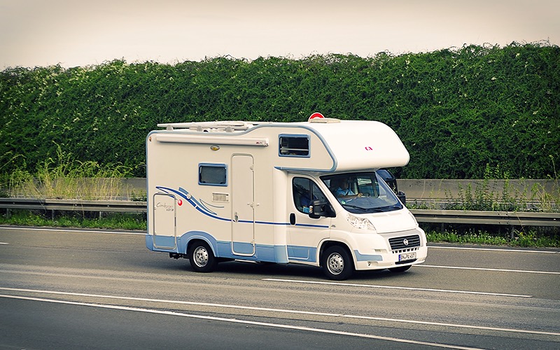 Positivi al coronavirus vanno in gita in camper. Denunciati