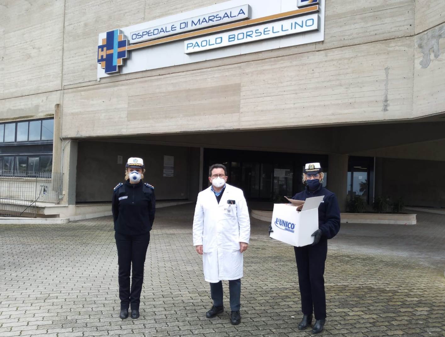 I Vigili urbani di Marsala donano visiere di protezione ai medici del “Borsellino”