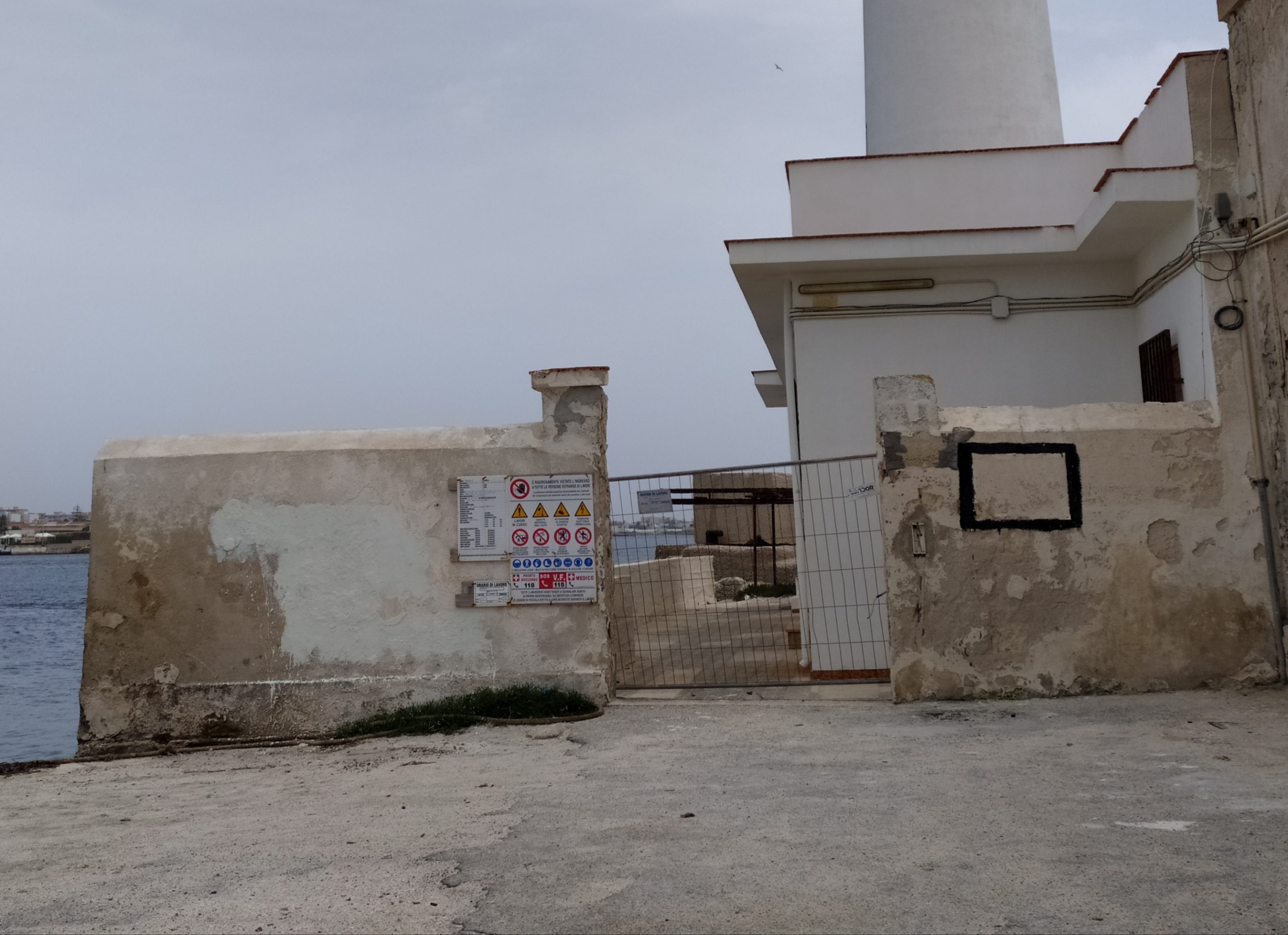 Cancellata al Porto di Marsala la becera scritta “Anna Frank tifa Trapani”