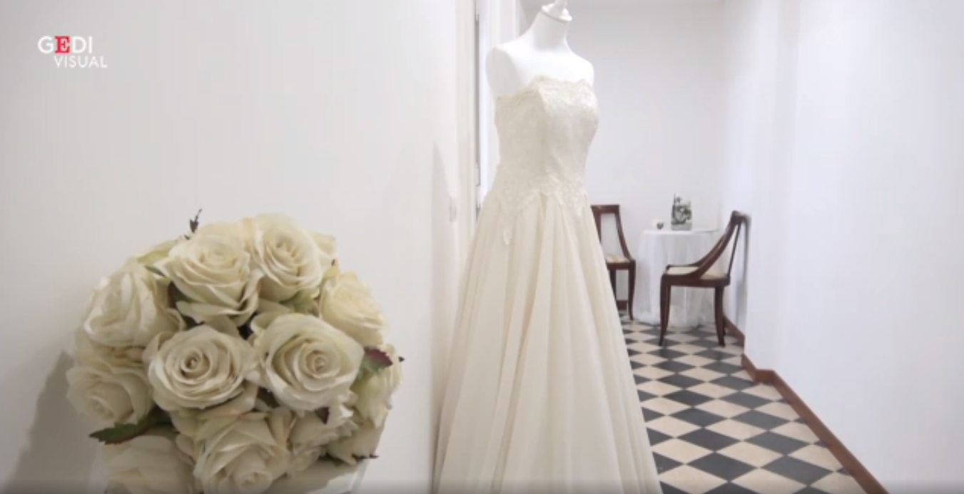 Come ripartono gli atelier per sposi? Sanificazione dell’abito e guanti abbinati al vestito