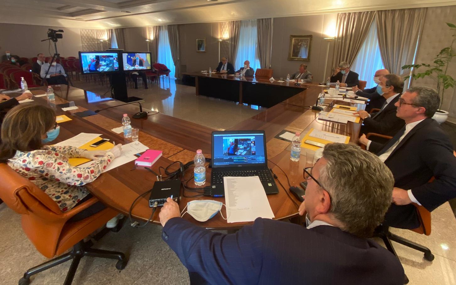 Fase 2, iniziata riunione di Musumeci sindacati e associazioni di categoria. IL VIDEO