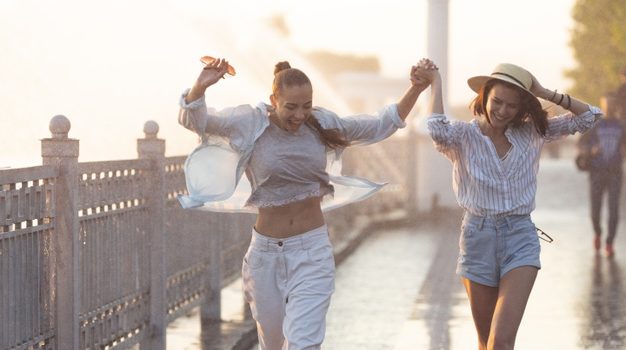 Dal 18 maggio potranno riabbracciarsi gli amici? Ipotesi arriva dal Governo