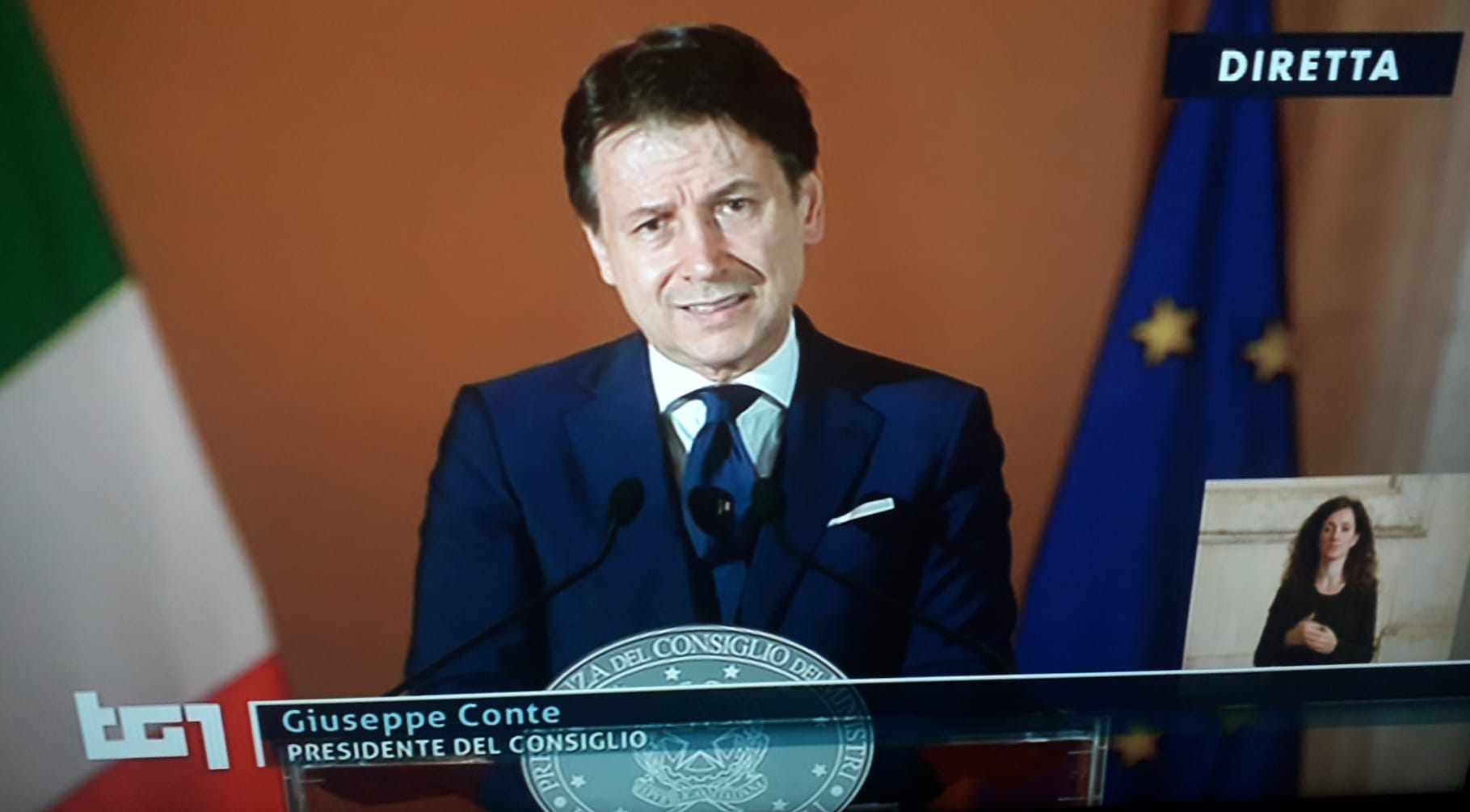 Conferenza di Conte: “Occorreva ripartire con la ripresa della vita sociale”. E presenta tutte le novità