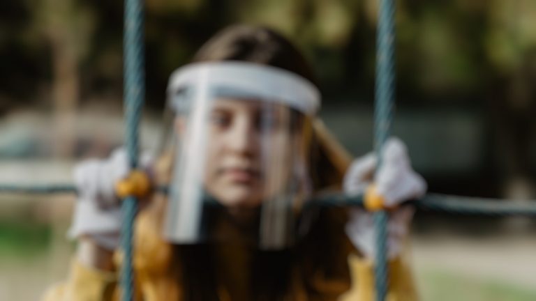 Ritorno a scuola, la Regione istituisce una task force. Lagalla apre alle visiere per i bimbi