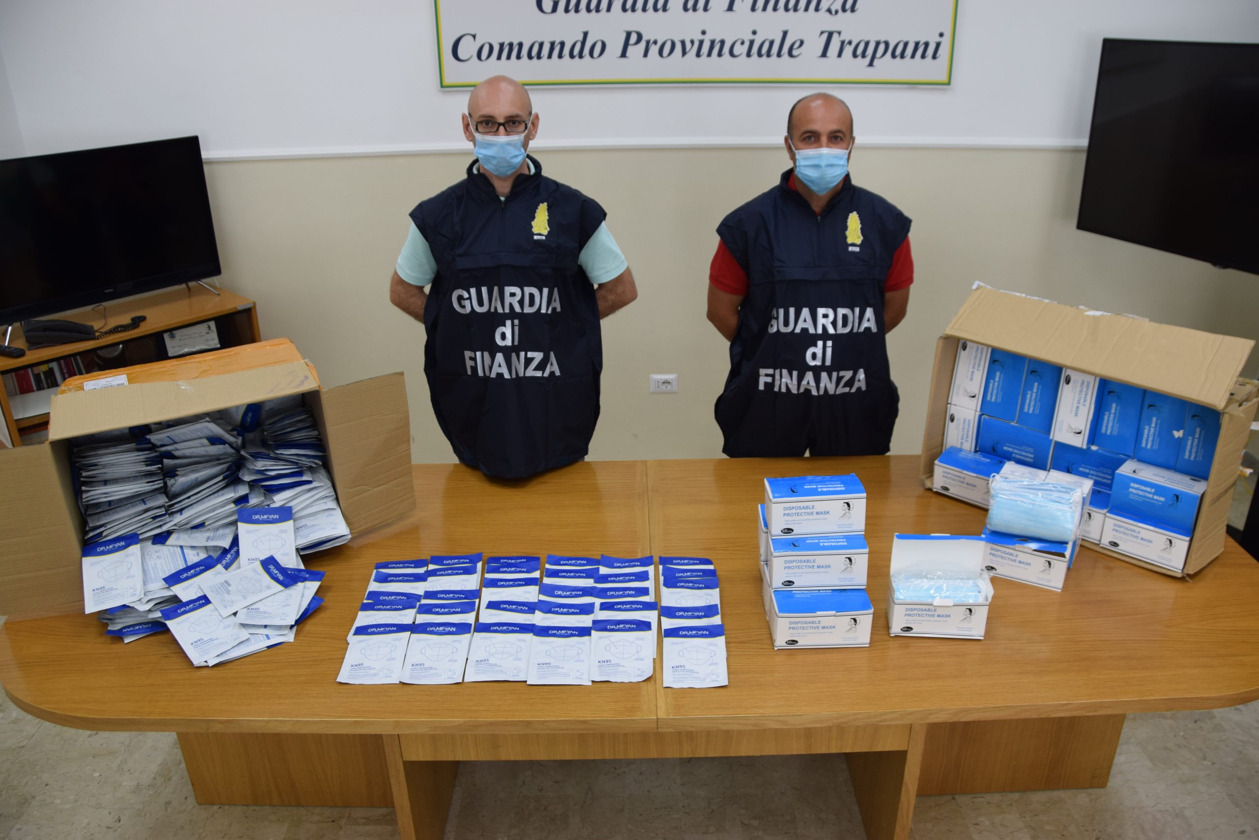 Alcamo: la Finanza sequestra 10mila mascherine cinesi con falso marchio UE