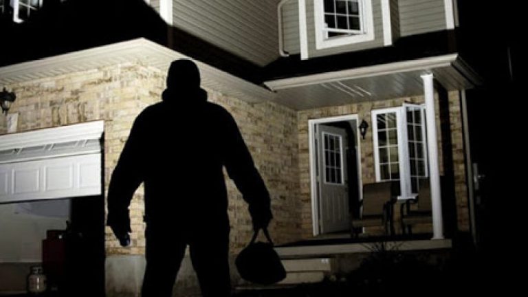 Trapani, coppia di ladri seriali arrestati: avevano messo a segno almeno dieci colpi