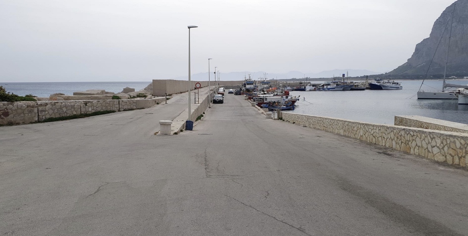 Isola ecologica mobile al porto di San Vito Lo Capo