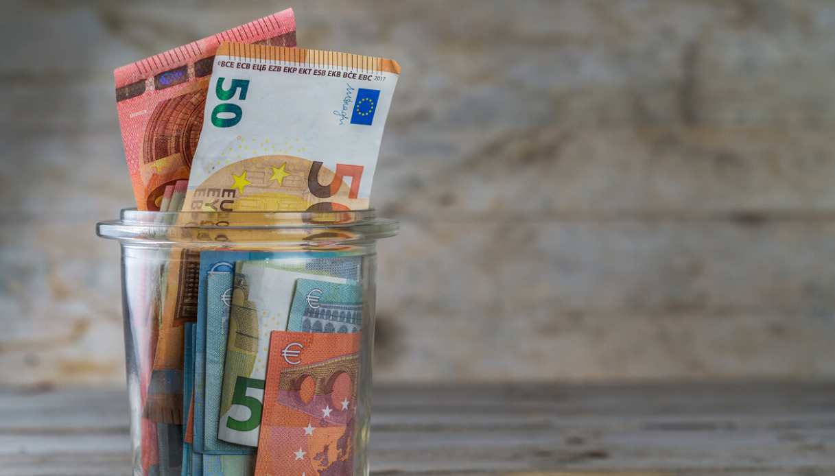 La beffa della cassa integrazione: ai lavoratori metà stipendio