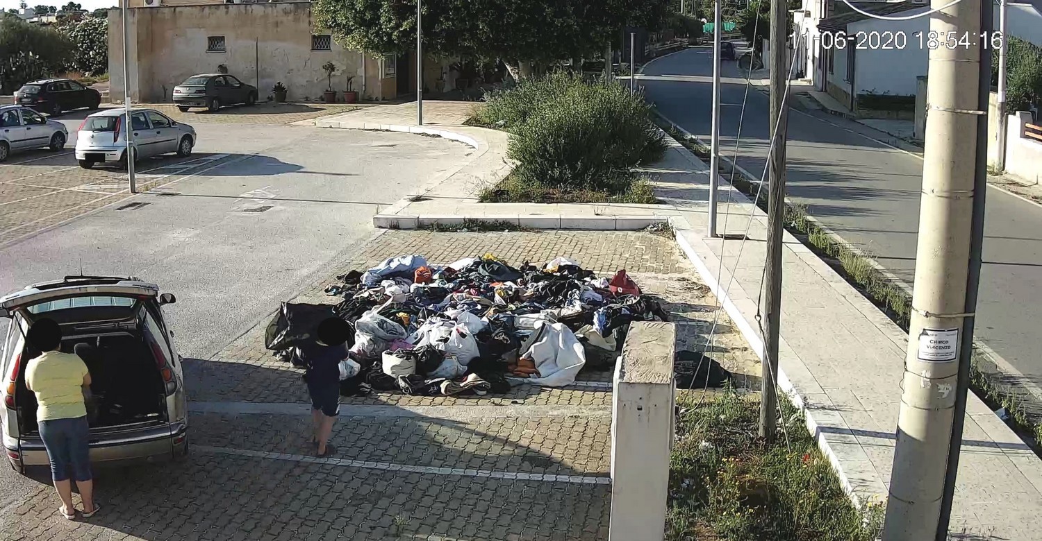 Marsala: ancora abbandono di rifiuti. Da lunedì nelle isole ecologiche si potrà conferire indumenti
