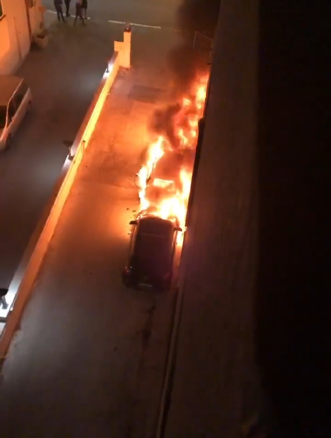 Marsala: un incendio distrugge due auto in via del Fante