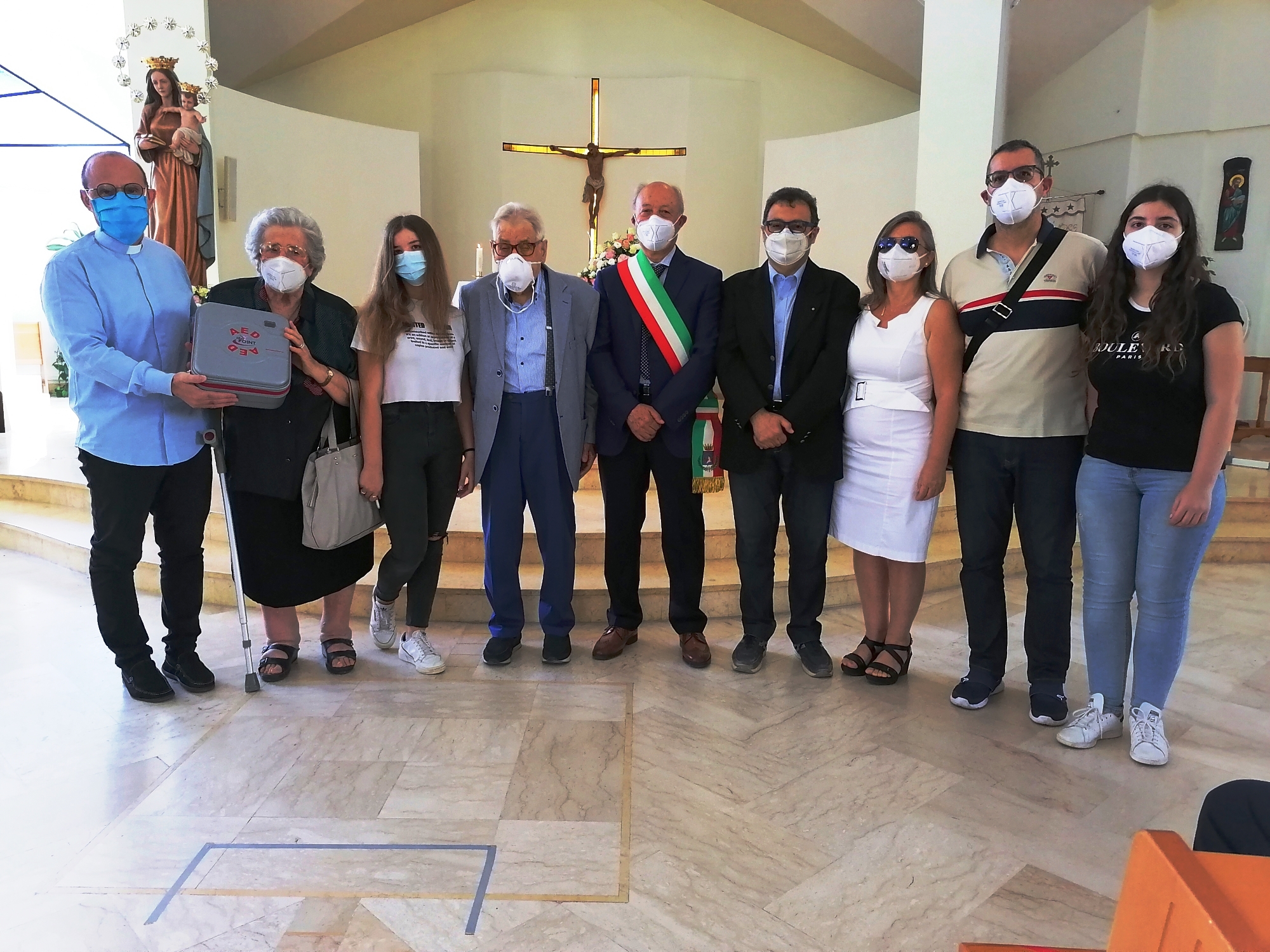 Defibrillatore in ricordo del dottor Roccaforte consegnato alla Parrocchia di Sappusi