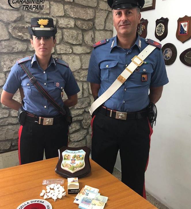 Trapani: 22enne spacciava in pieno centro, arrestato
