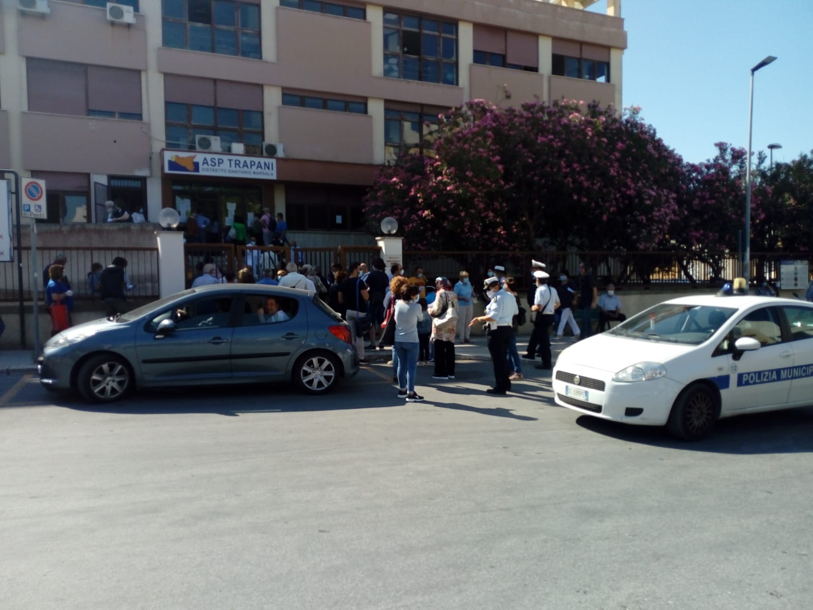 Inam, la gente non rispetta il distanziamento, intervengono i vigili urbani di Marsala