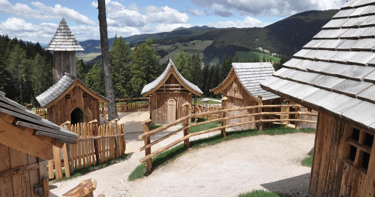In Val Pusteria il villaggio degli gnomi