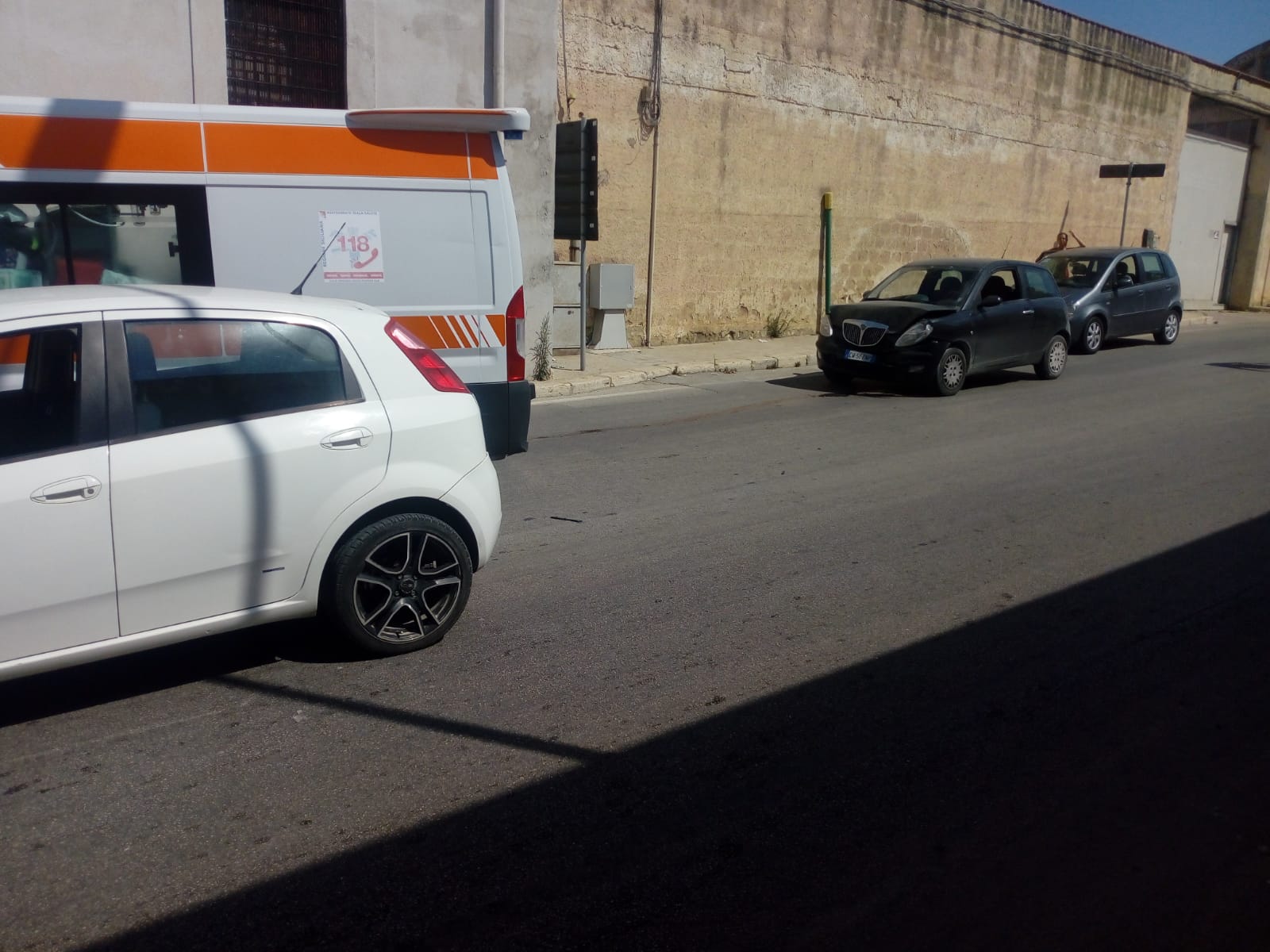 Tamponamento tra tre vetture a Marsala﻿: un ferito e traffico in tilt sulla via Lipari