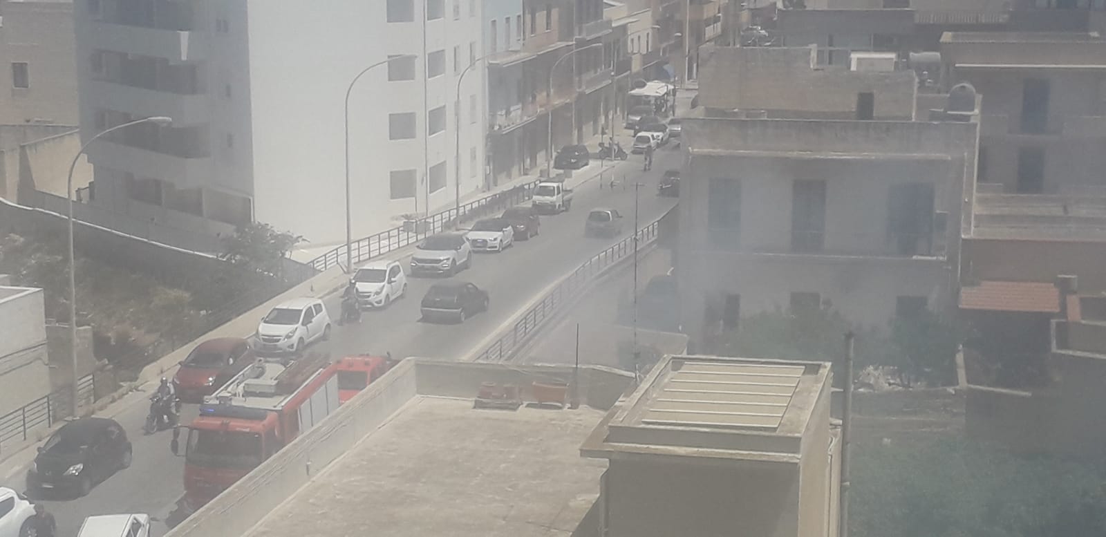 Marsala: fumo denso dal cavalcavia, a fuoco poche sterpaglie