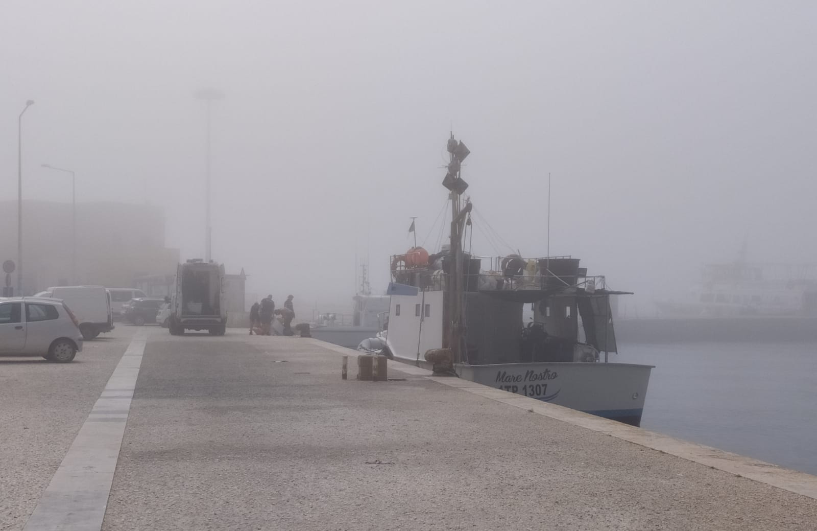 Stranezze estive: insolita nebbia al Porto di Marsala (VIDEO)