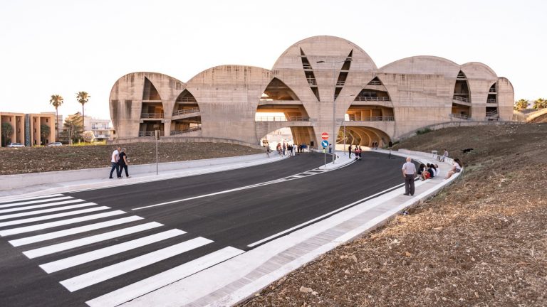 Gibellina: inaugurata la strada che attraversa il teatro di Consagra